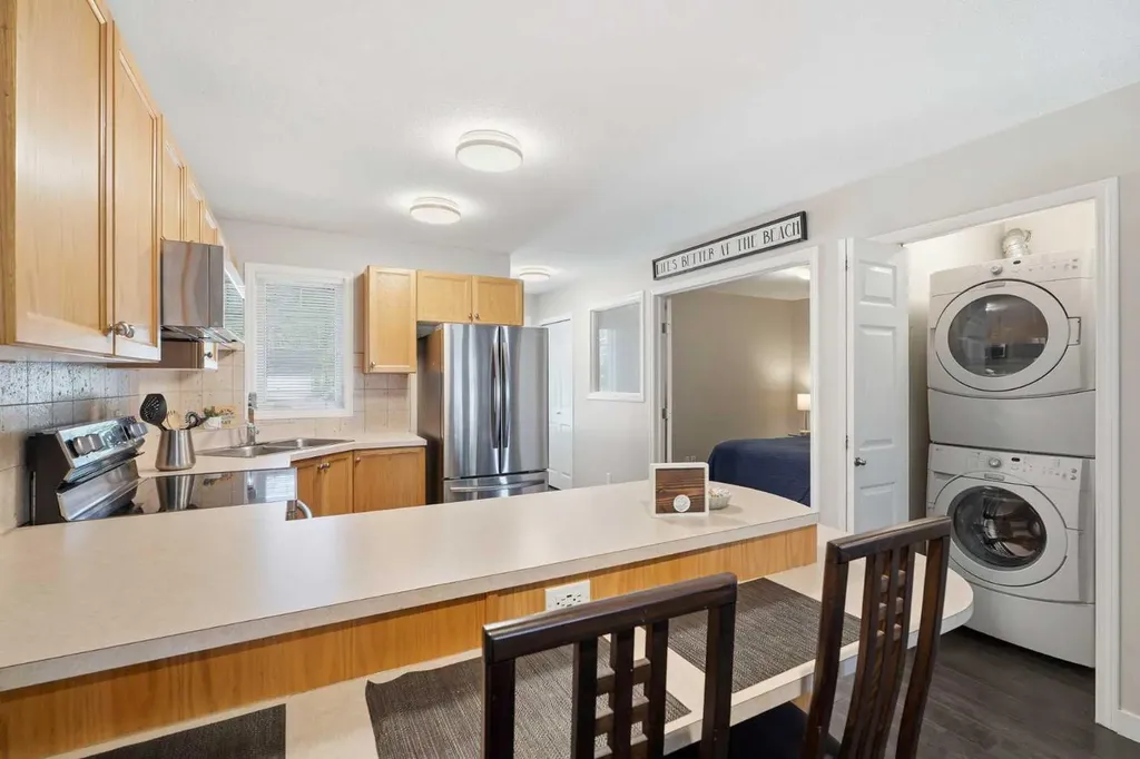 5220 50a Avenue Sylvan Lake AB T4S1E5