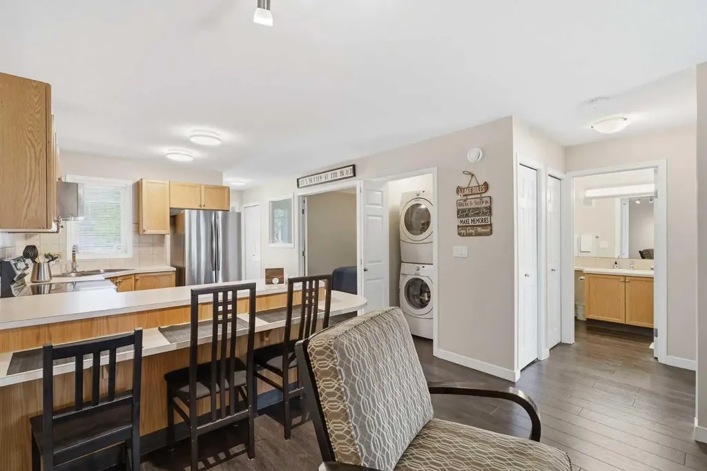 5220 50a Avenue Sylvan Lake AB T4S1E5