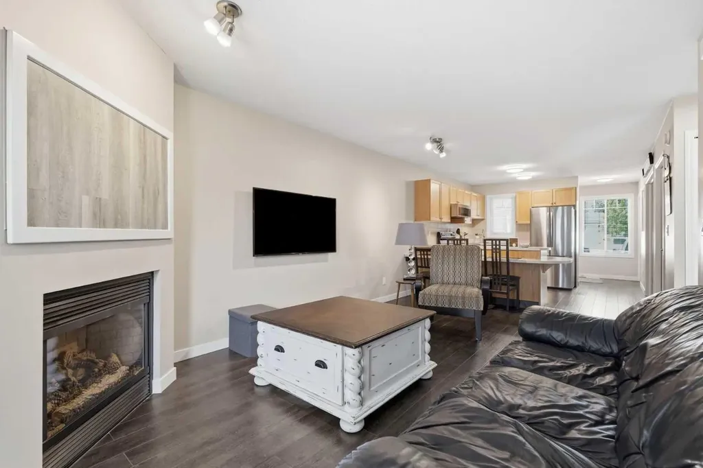 5220 50a Avenue Sylvan Lake AB T4S1E5