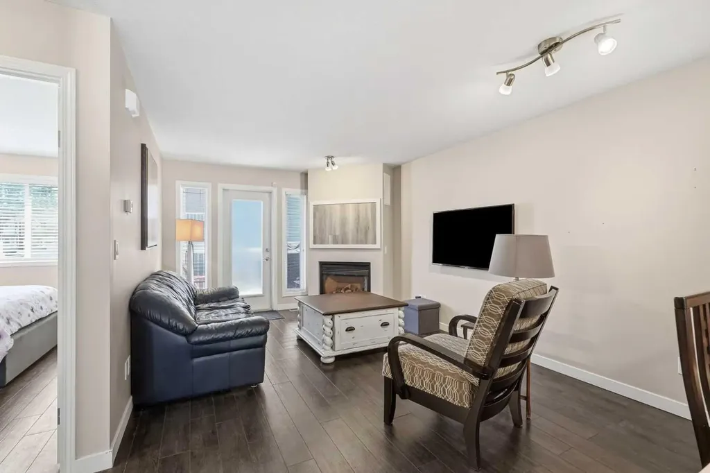 5220 50a Avenue Sylvan Lake AB T4S1E5