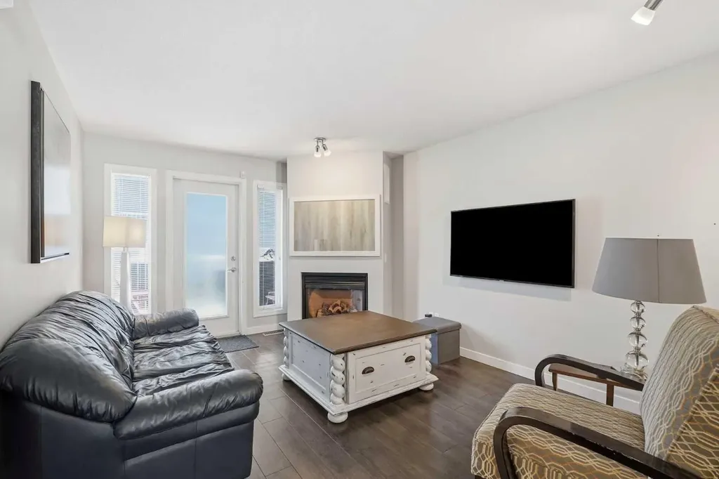 5220 50a Avenue Sylvan Lake AB T4S1E5