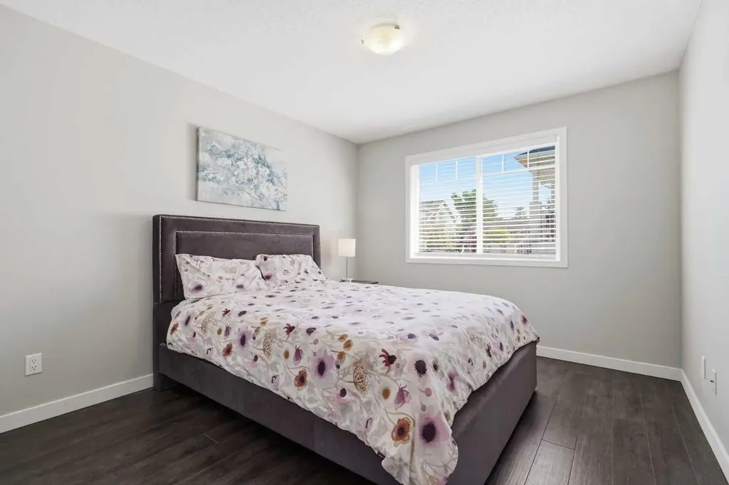 5220 50a Avenue Sylvan Lake AB T4S1E5