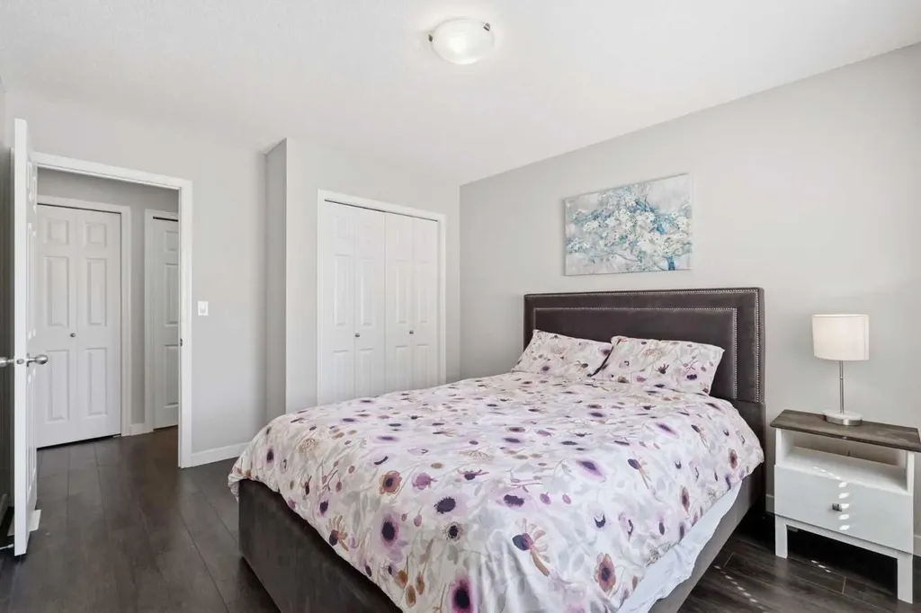 5220 50a Avenue Sylvan Lake AB T4S1E5