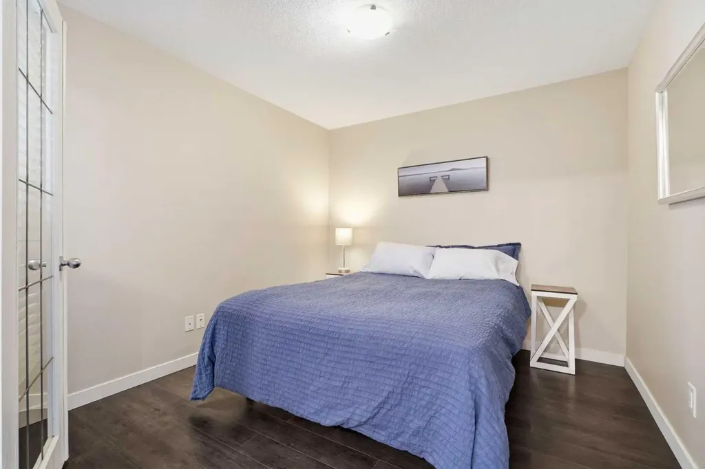 5220 50a Avenue Sylvan Lake AB T4S1E5