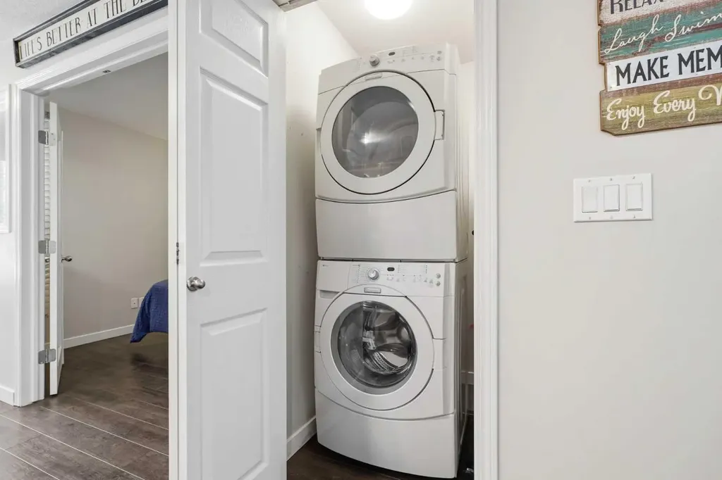 5220 50a Avenue Sylvan Lake AB T4S1E5