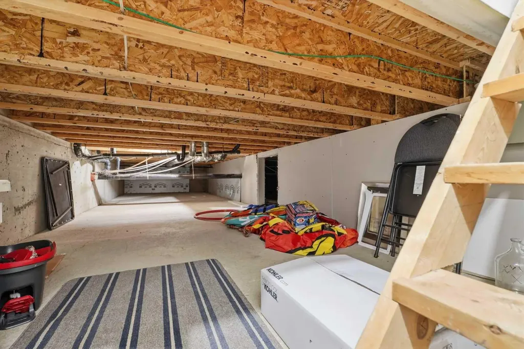 5220 50a Avenue Sylvan Lake AB T4S1E5