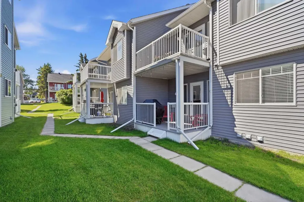 5220 50a Avenue Sylvan Lake AB T4S1E5