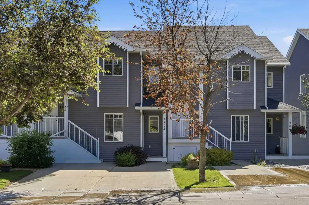 5220 50a Avenue Sylvan Lake AB T4S1E5
