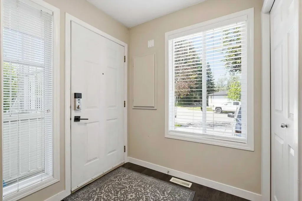 5220 50a Avenue Sylvan Lake AB T4S1E5