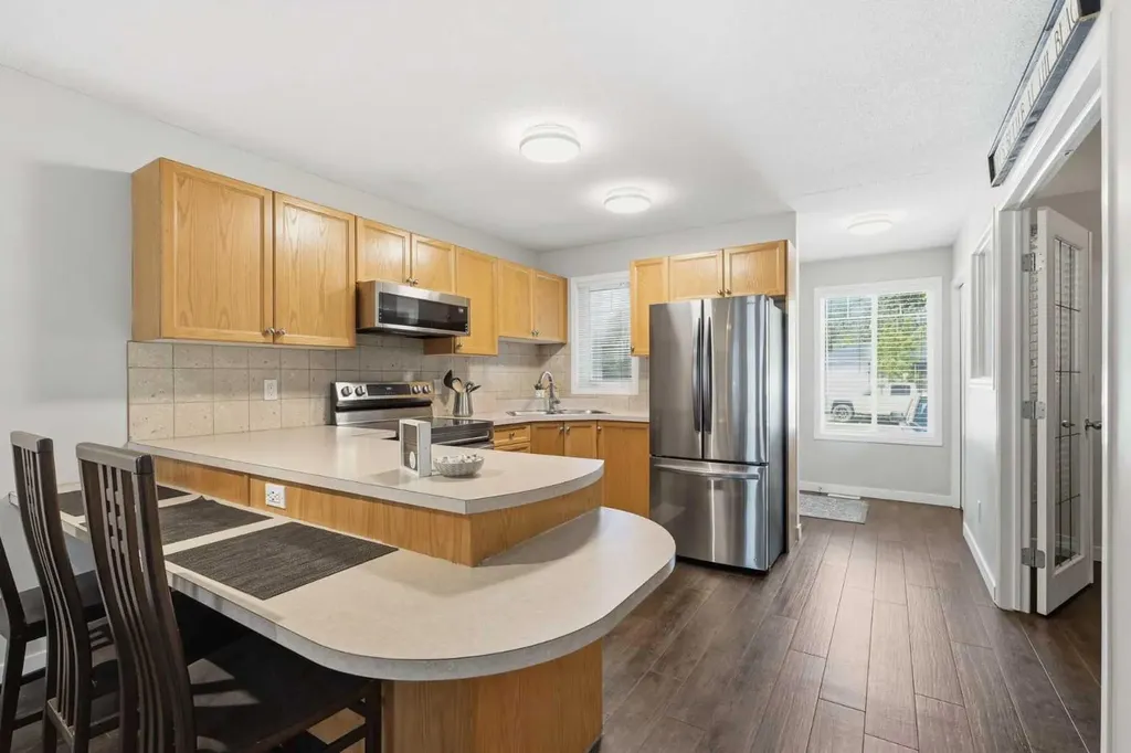5220 50a Avenue Sylvan Lake AB T4S1E5