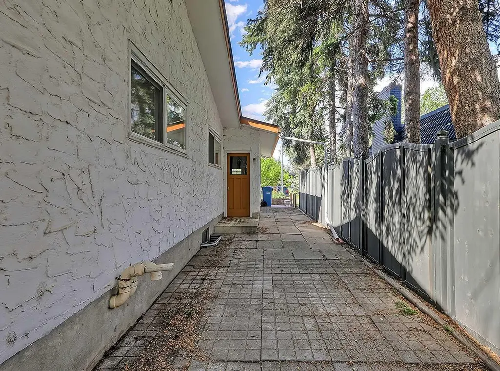 10915 Willowglen Place SE Calgary AB T2J 1R8