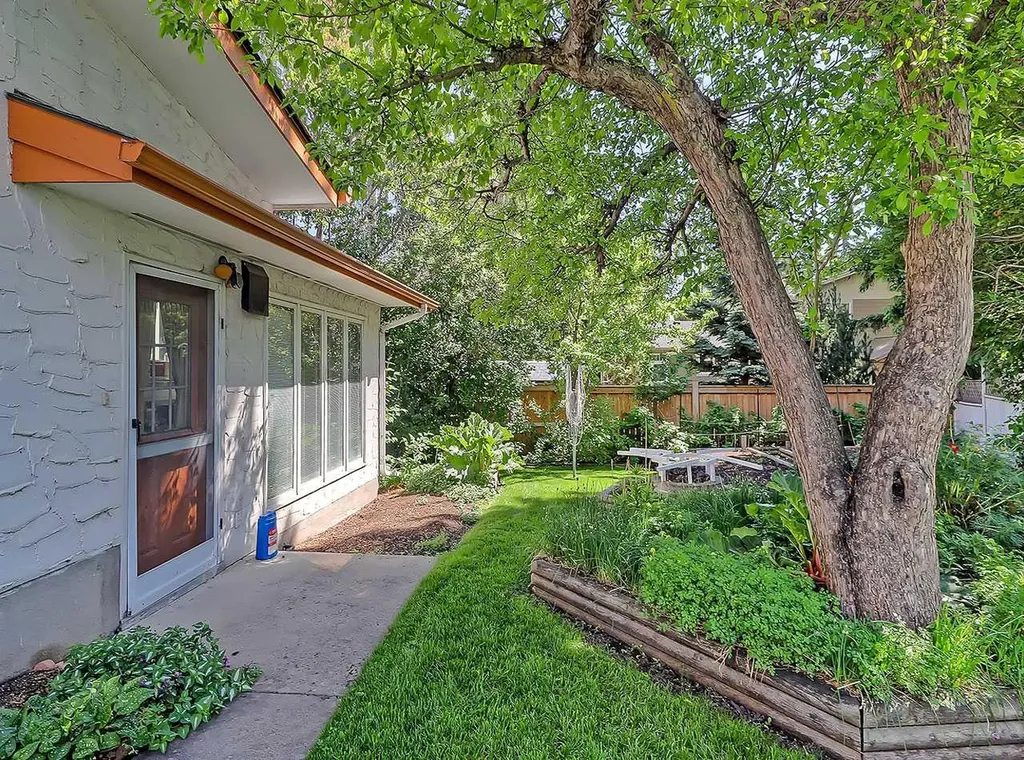 10915 Willowglen Place SE Calgary AB T2J 1R8