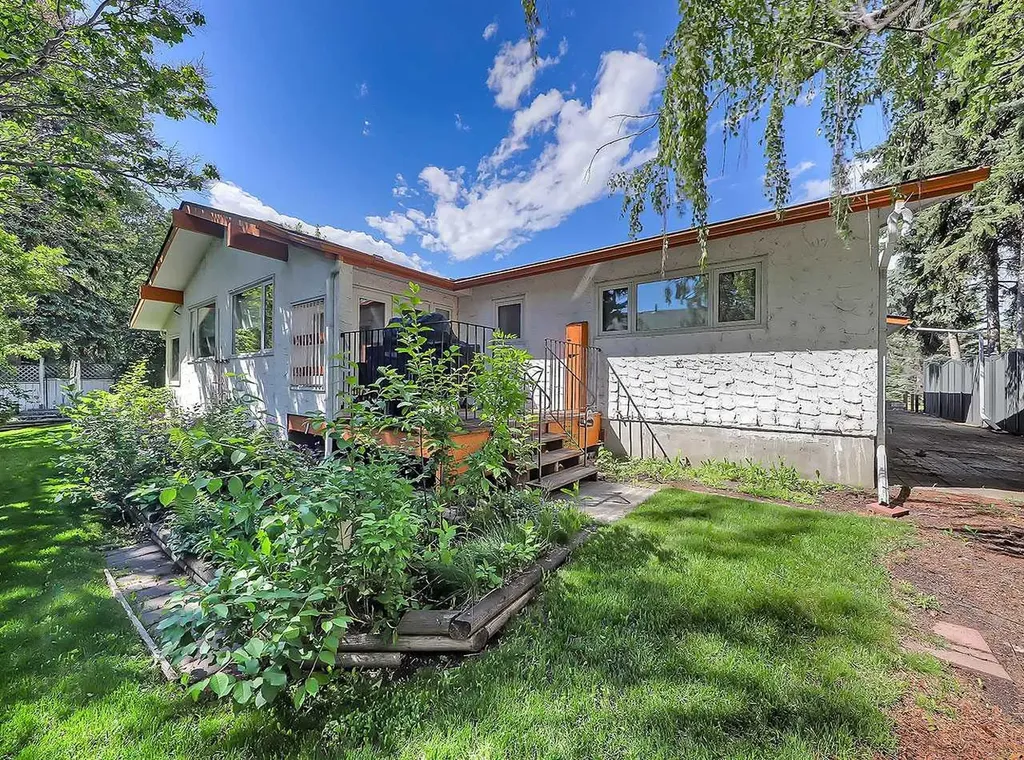 10915 Willowglen Place SE Calgary AB T2J 1R8