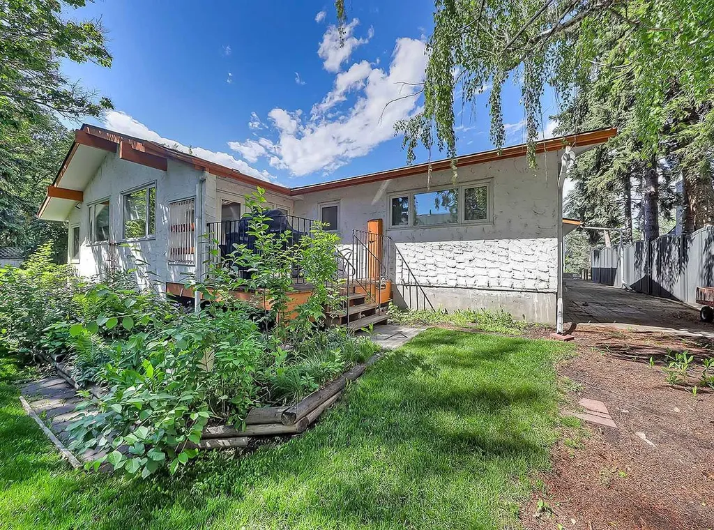 10915 Willowglen Place SE Calgary AB T2J 1R8