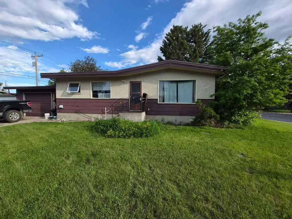 2702 8a Avenue N Lethbridge AB T1H 1E2