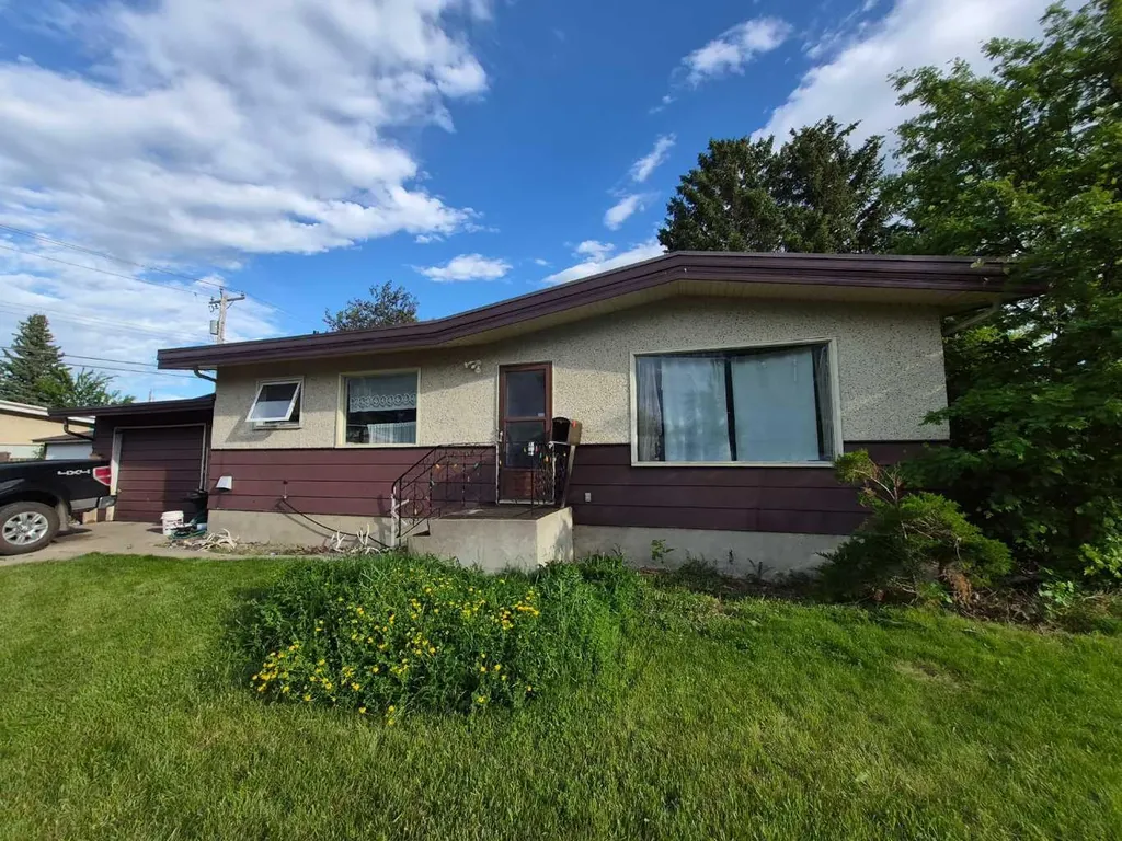 2702 8a Avenue N Lethbridge AB T1H 1E2