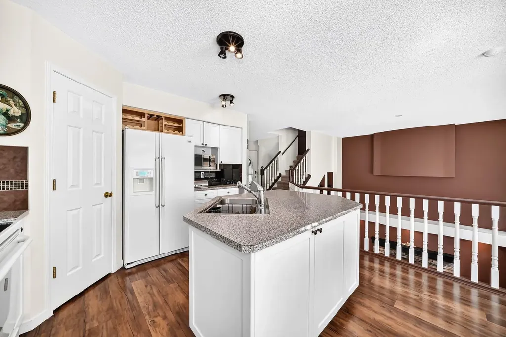 14954 Mt Mckenzie Drive SE Calgary AB T2Z 2L4