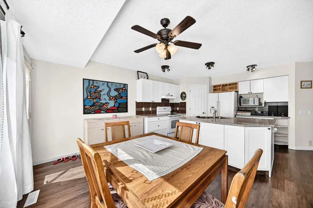 14954 Mt Mckenzie Drive SE Calgary AB T2Z 2L4