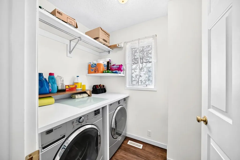 14954 Mt Mckenzie Drive SE Calgary AB T2Z 2L4
