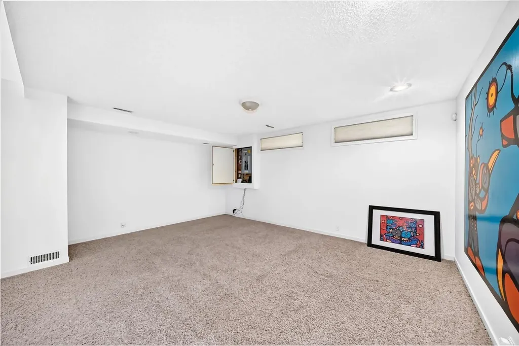 14954 Mt Mckenzie Drive SE Calgary AB T2Z 2L4