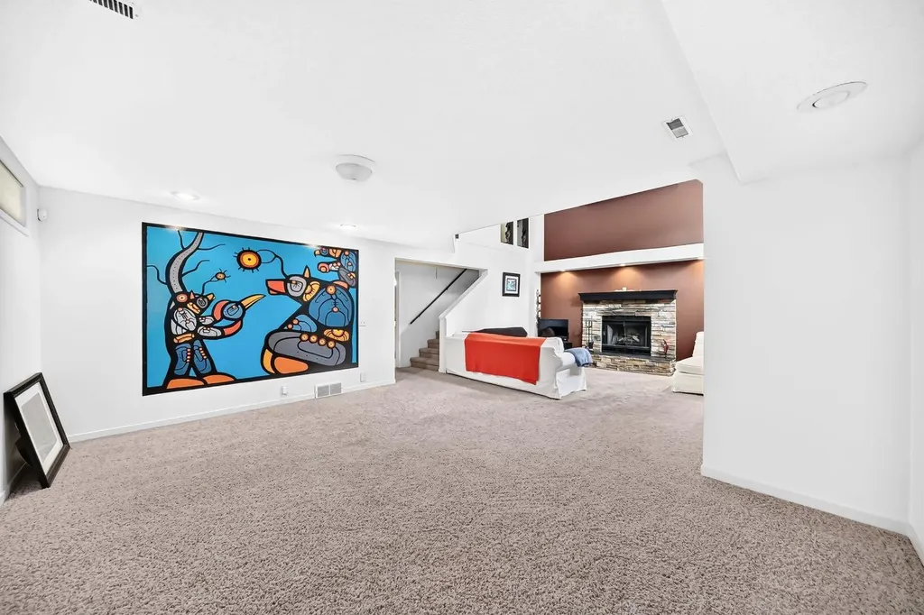 14954 Mt Mckenzie Drive SE Calgary AB T2Z 2L4