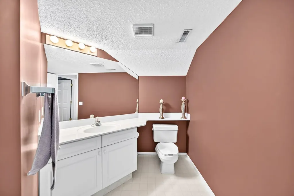 14954 Mt Mckenzie Drive SE Calgary AB T2Z 2L4