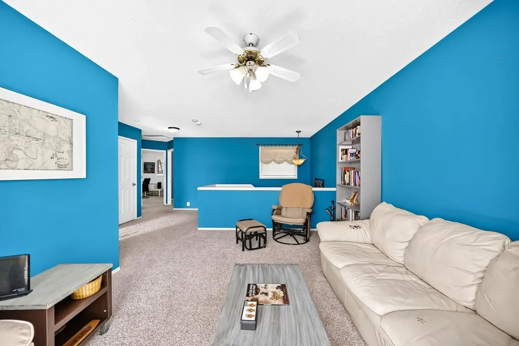 14954 Mt Mckenzie Drive SE Calgary AB T2Z 2L4
