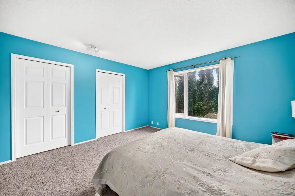 14954 Mt Mckenzie Drive SE Calgary AB T2Z 2L4