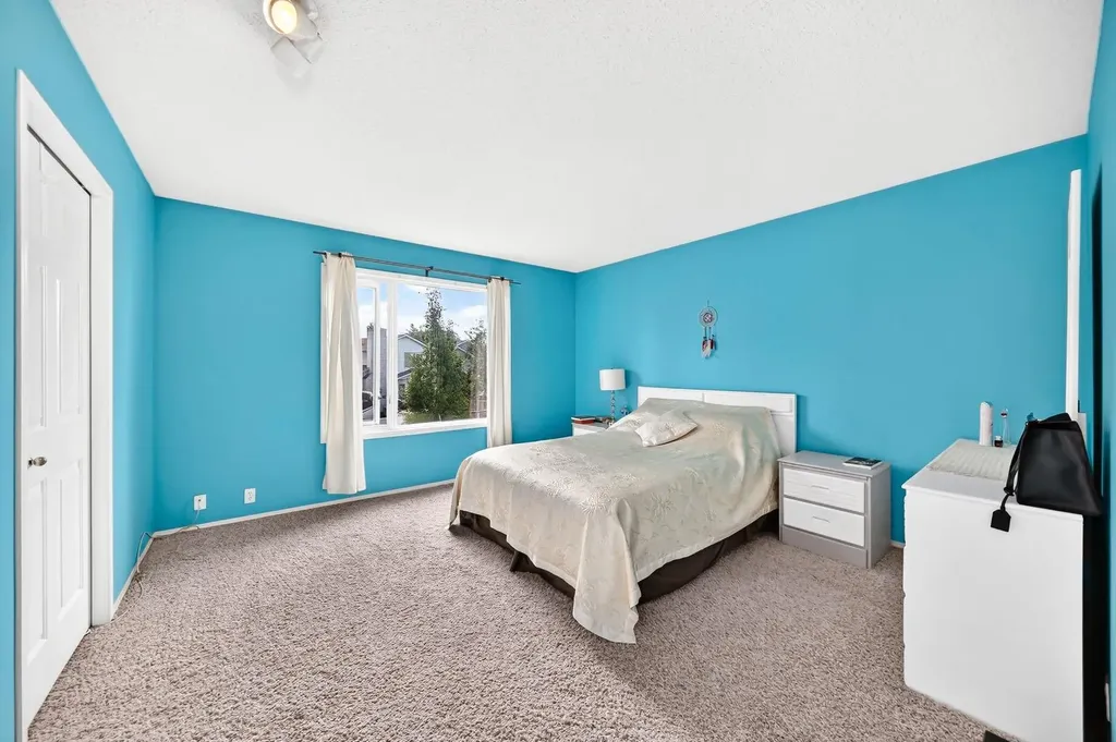 14954 Mt Mckenzie Drive SE Calgary AB T2Z 2L4
