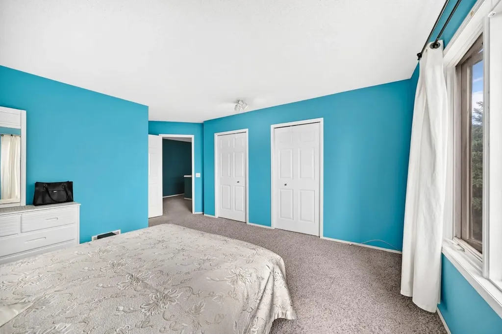 14954 Mt Mckenzie Drive SE Calgary AB T2Z 2L4