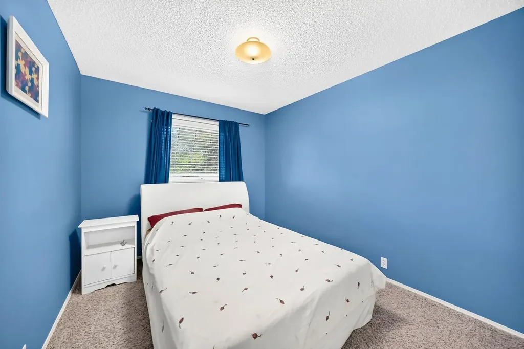14954 Mt Mckenzie Drive SE Calgary AB T2Z 2L4