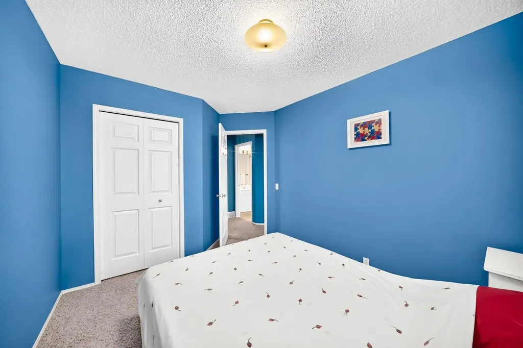 14954 Mt Mckenzie Drive SE Calgary AB T2Z 2L4