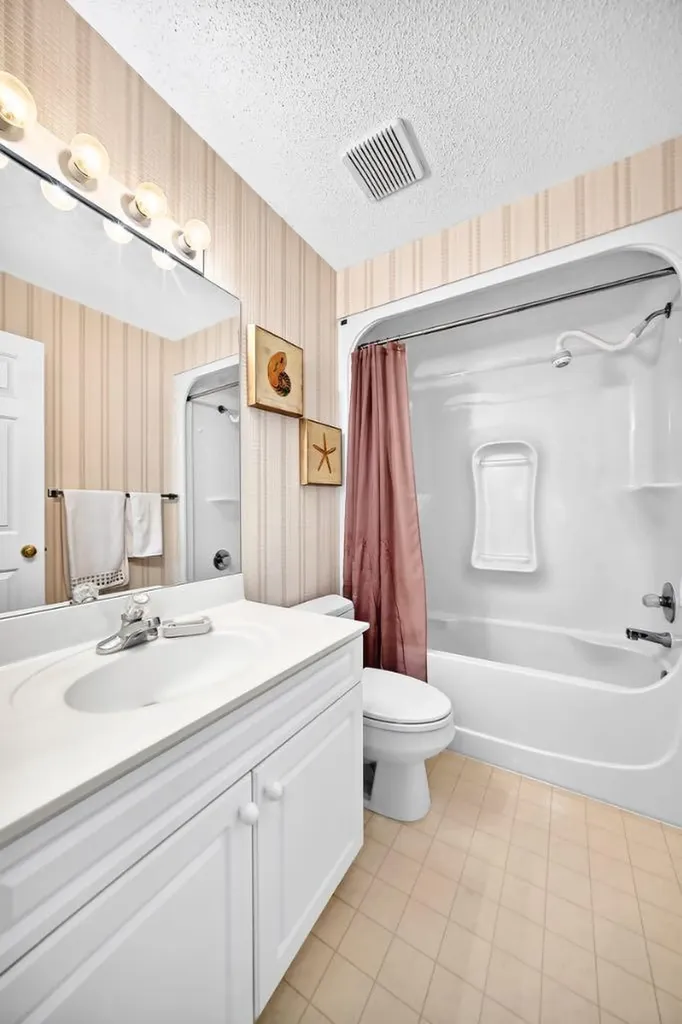 14954 Mt Mckenzie Drive SE Calgary AB T2Z 2L4