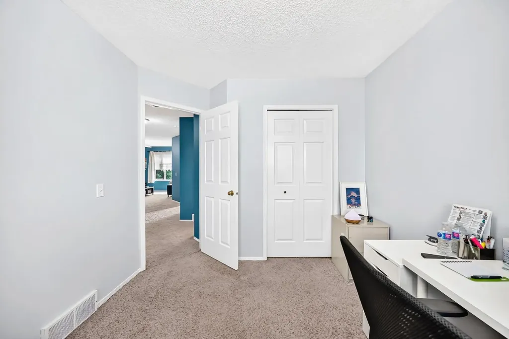 14954 Mt Mckenzie Drive SE Calgary AB T2Z 2L4