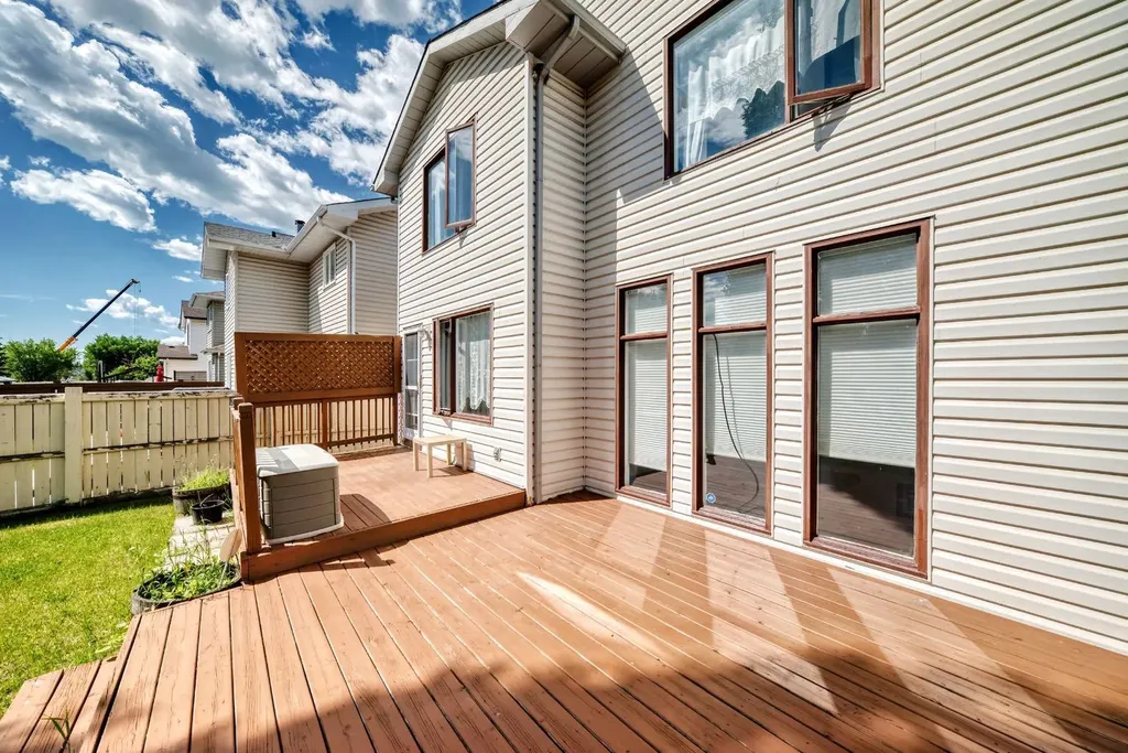 14954 Mt Mckenzie Drive SE Calgary AB T2Z 2L4