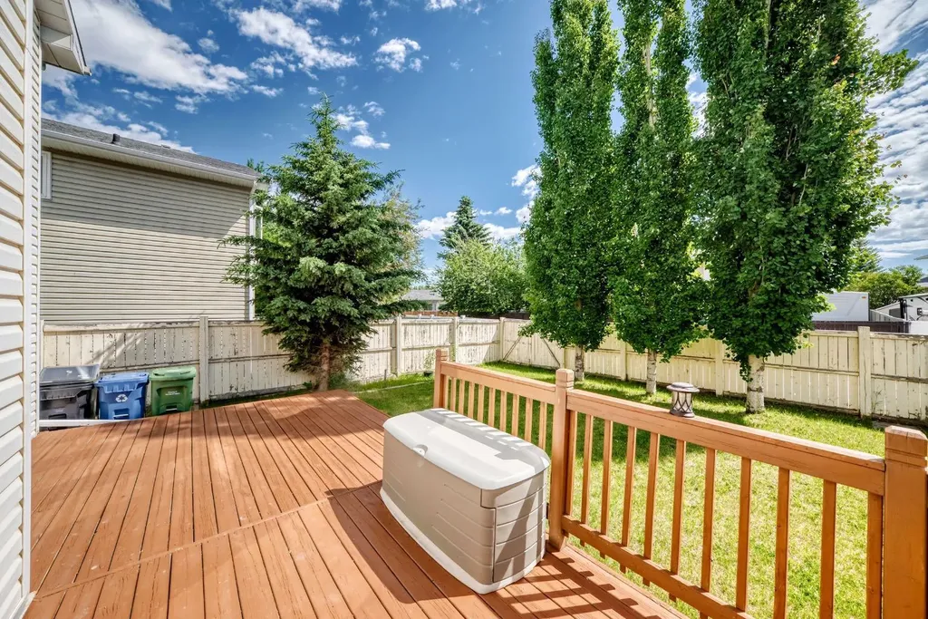 14954 Mt Mckenzie Drive SE Calgary AB T2Z 2L4