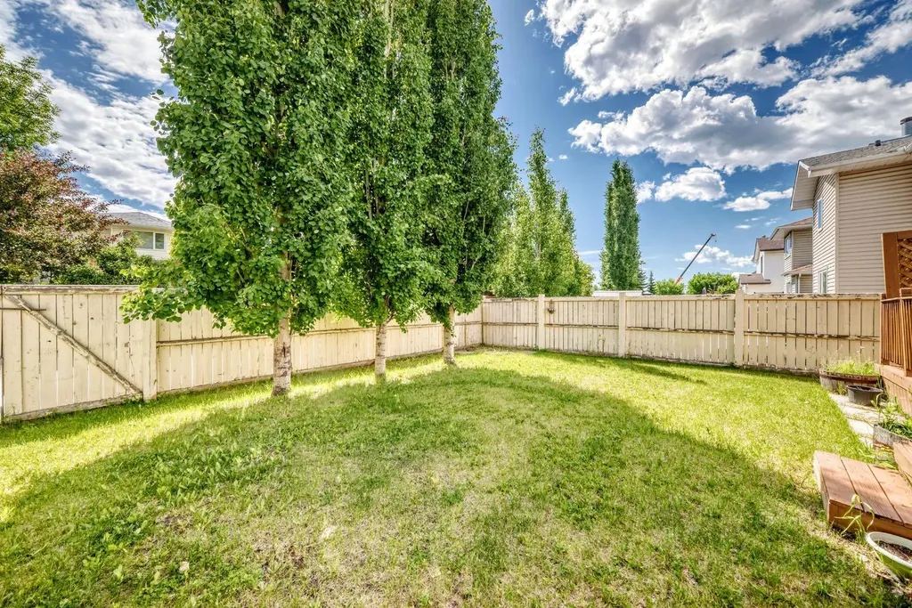 14954 Mt Mckenzie Drive SE Calgary AB T2Z 2L4