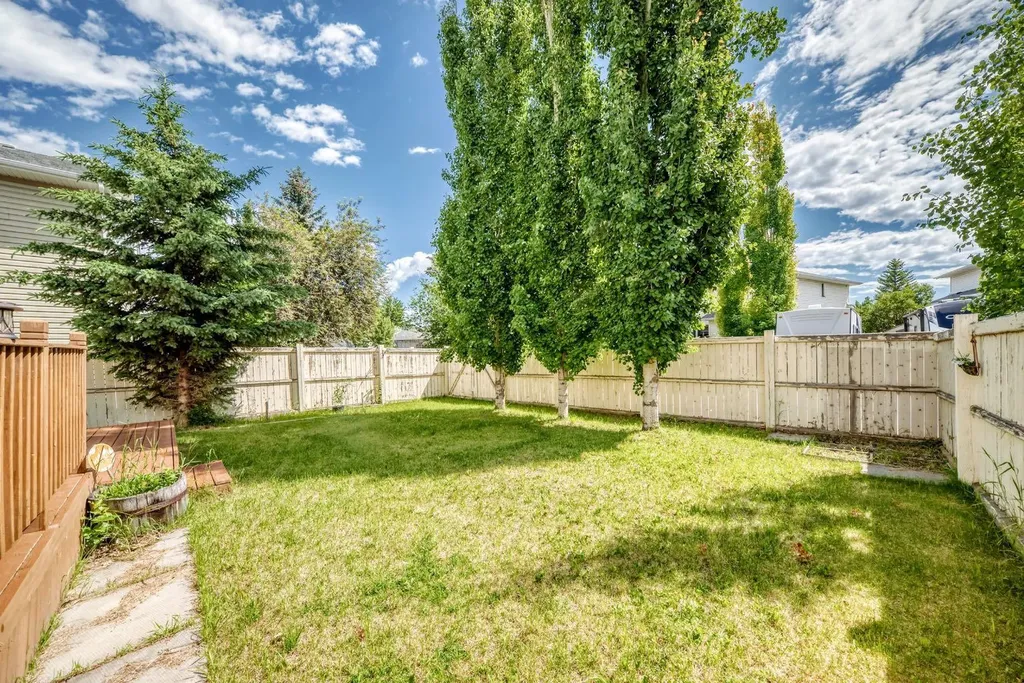 14954 Mt Mckenzie Drive SE Calgary AB T2Z 2L4