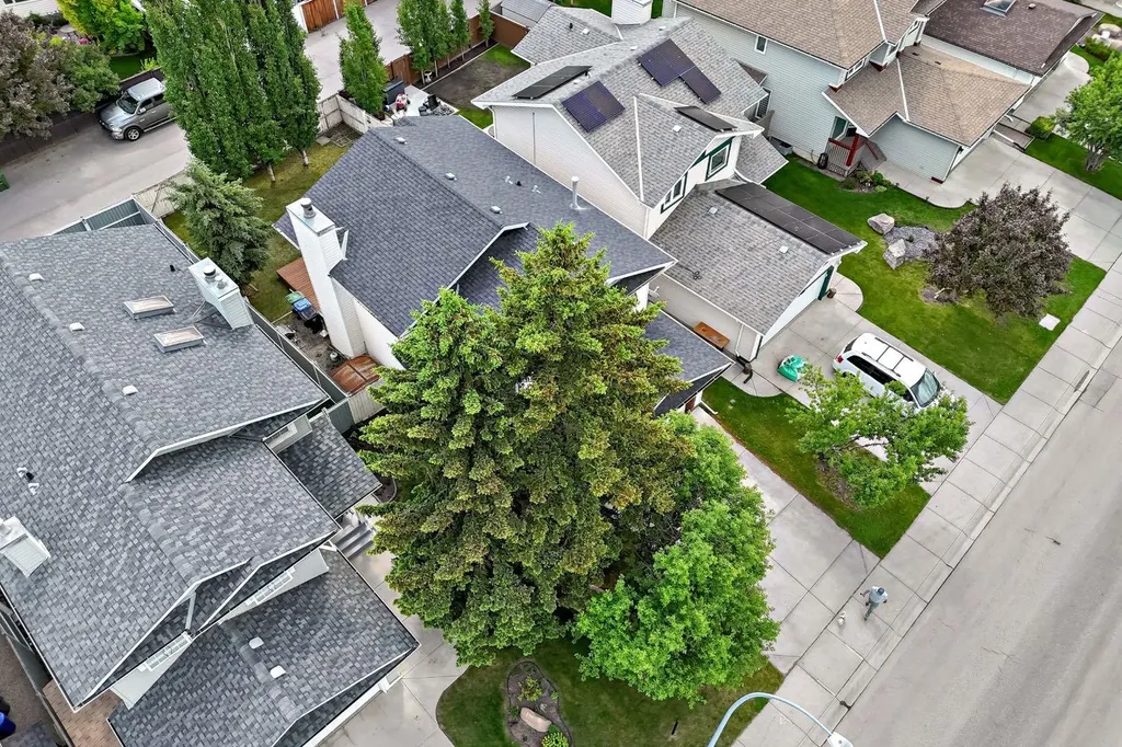 14954 Mt Mckenzie Drive SE Calgary AB T2Z 2L4