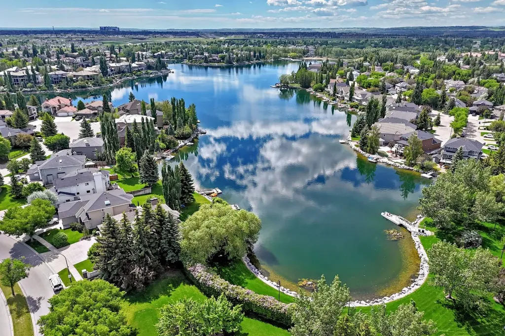 14954 Mt Mckenzie Drive SE Calgary AB T2Z 2L4