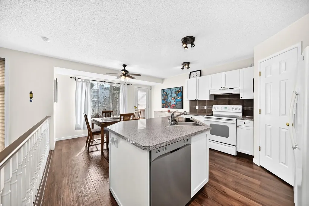 14954 Mt Mckenzie Drive SE Calgary AB T2Z 2L4