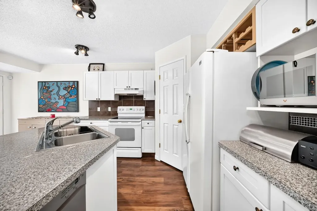 14954 Mt Mckenzie Drive SE Calgary AB T2Z 2L4
