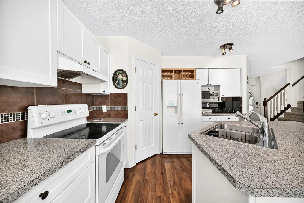 14954 Mt Mckenzie Drive SE Calgary AB T2Z 2L4
