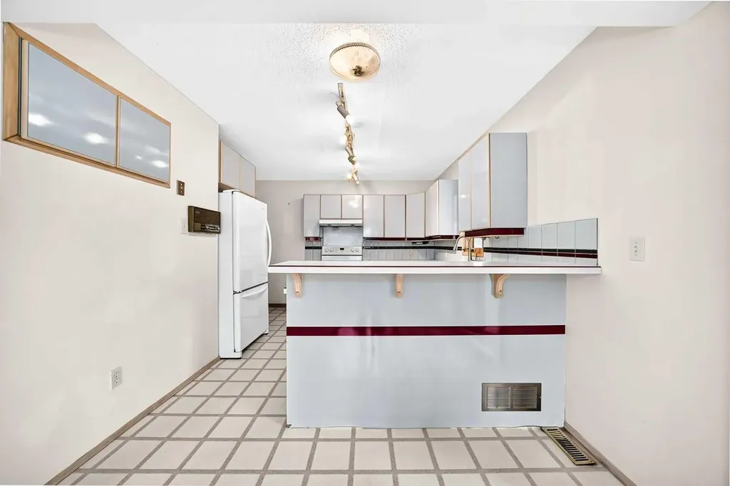 42 Cardiff Drive NW Calgary AB T2K 1R5