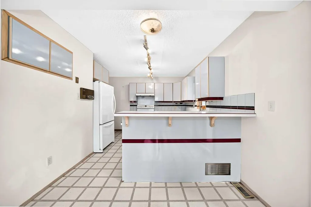 42 Cardiff Drive NW Calgary AB T2K 1R5