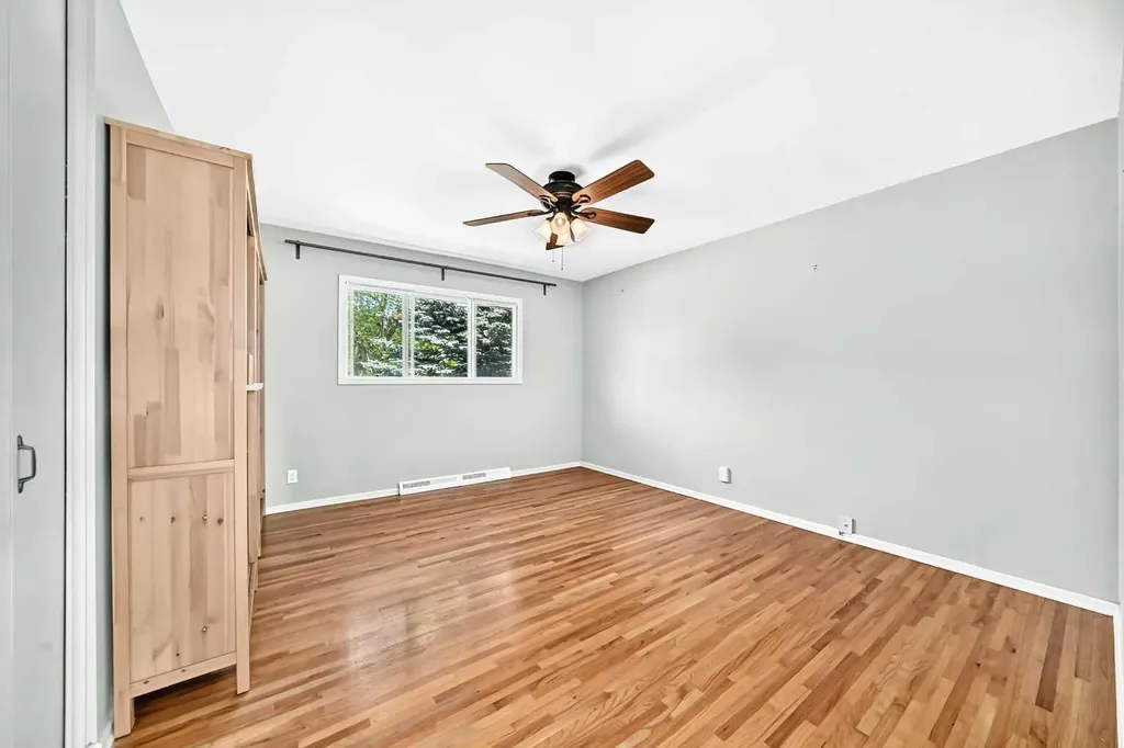 42 Cardiff Drive NW Calgary AB T2K 1R5
