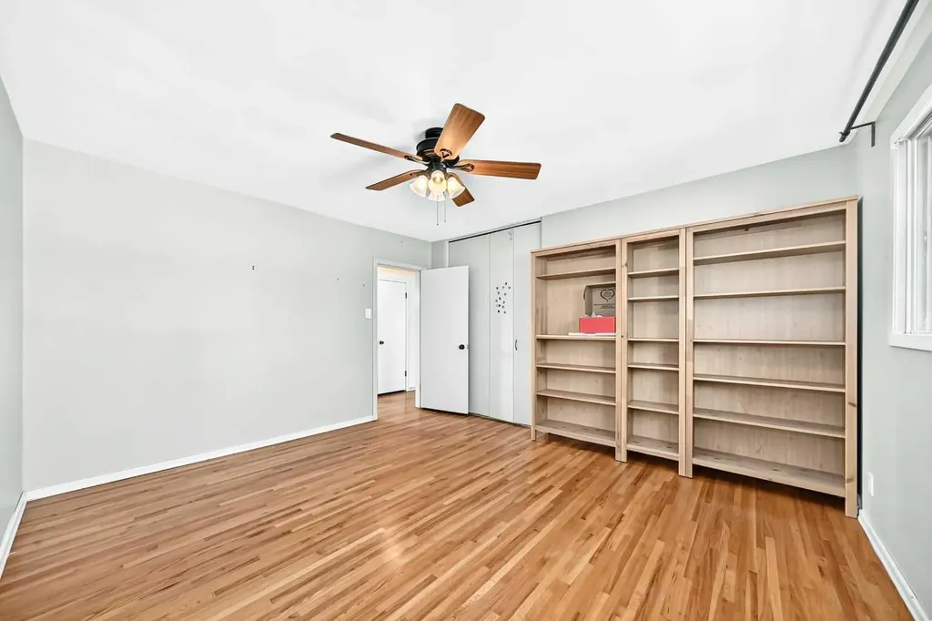 42 Cardiff Drive NW Calgary AB T2K 1R5