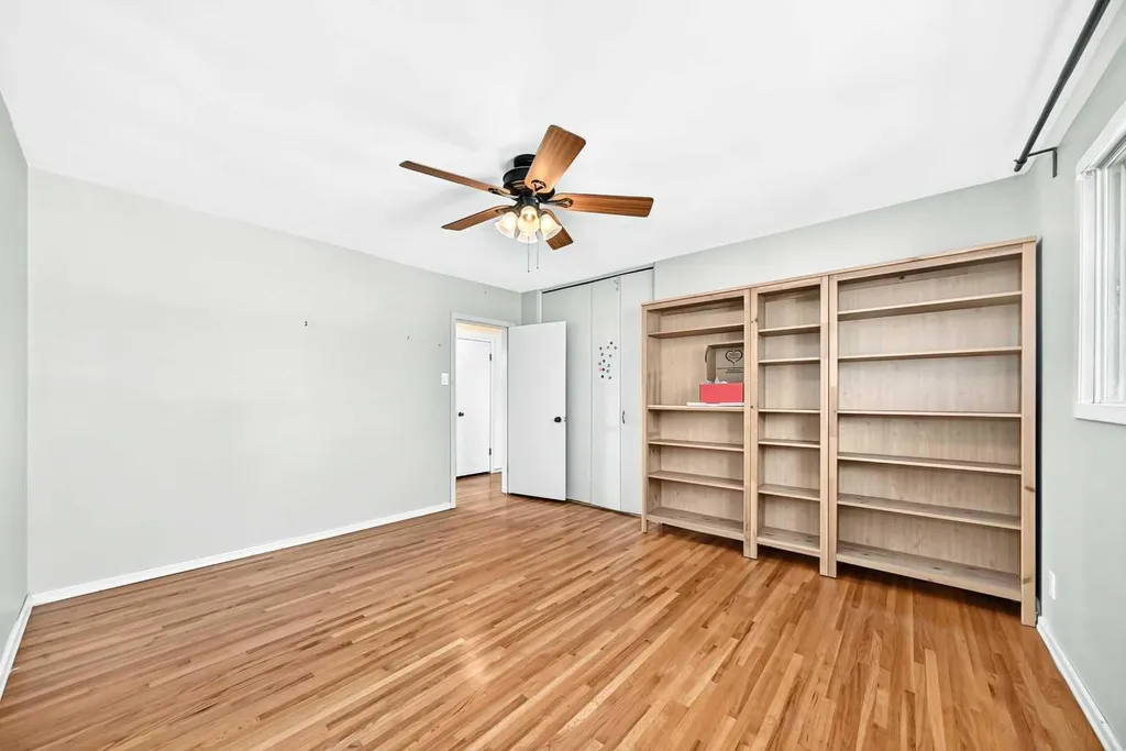 42 Cardiff Drive NW Calgary AB T2K 1R5