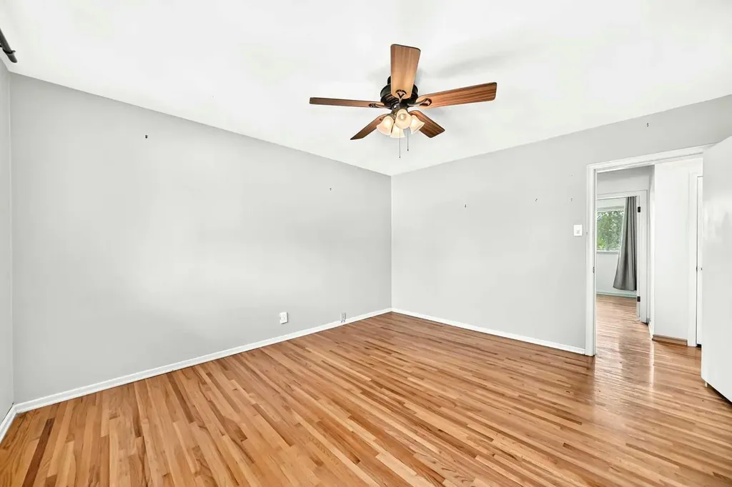 42 Cardiff Drive NW Calgary AB T2K 1R5