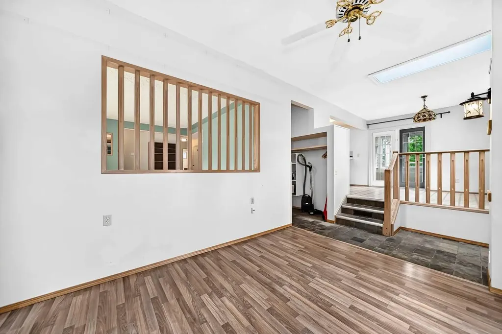 42 Cardiff Drive NW Calgary AB T2K 1R5